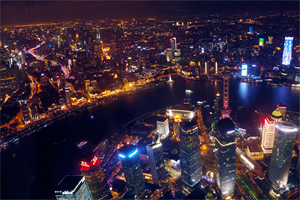 Shanghai's Night： The Art of Capturing Light and Shadow